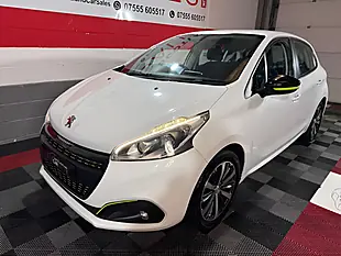 Used 2016 Peugeot 208 Active Design Lime White - Interior and Exterior details 3