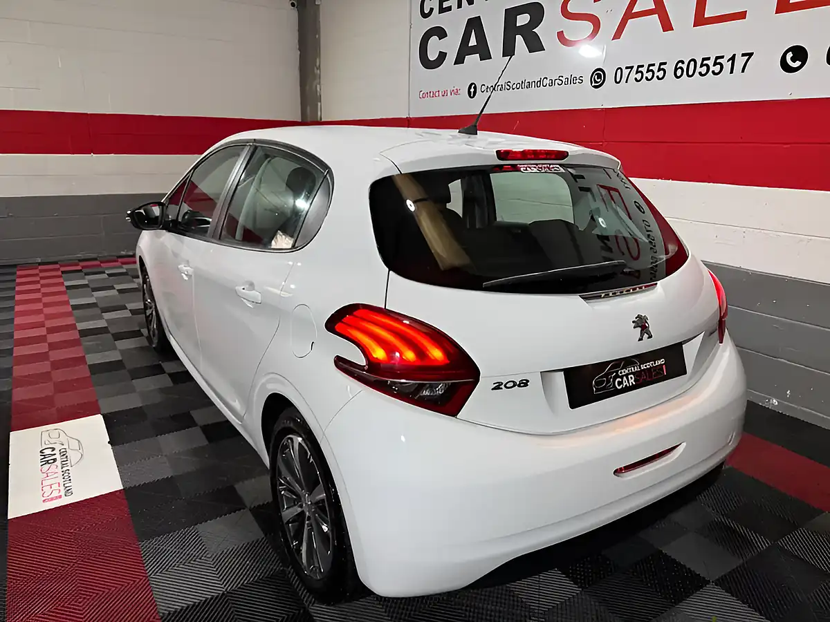Used 2016 Peugeot 208 Active Design Lime White - Interior and Exterior details 4