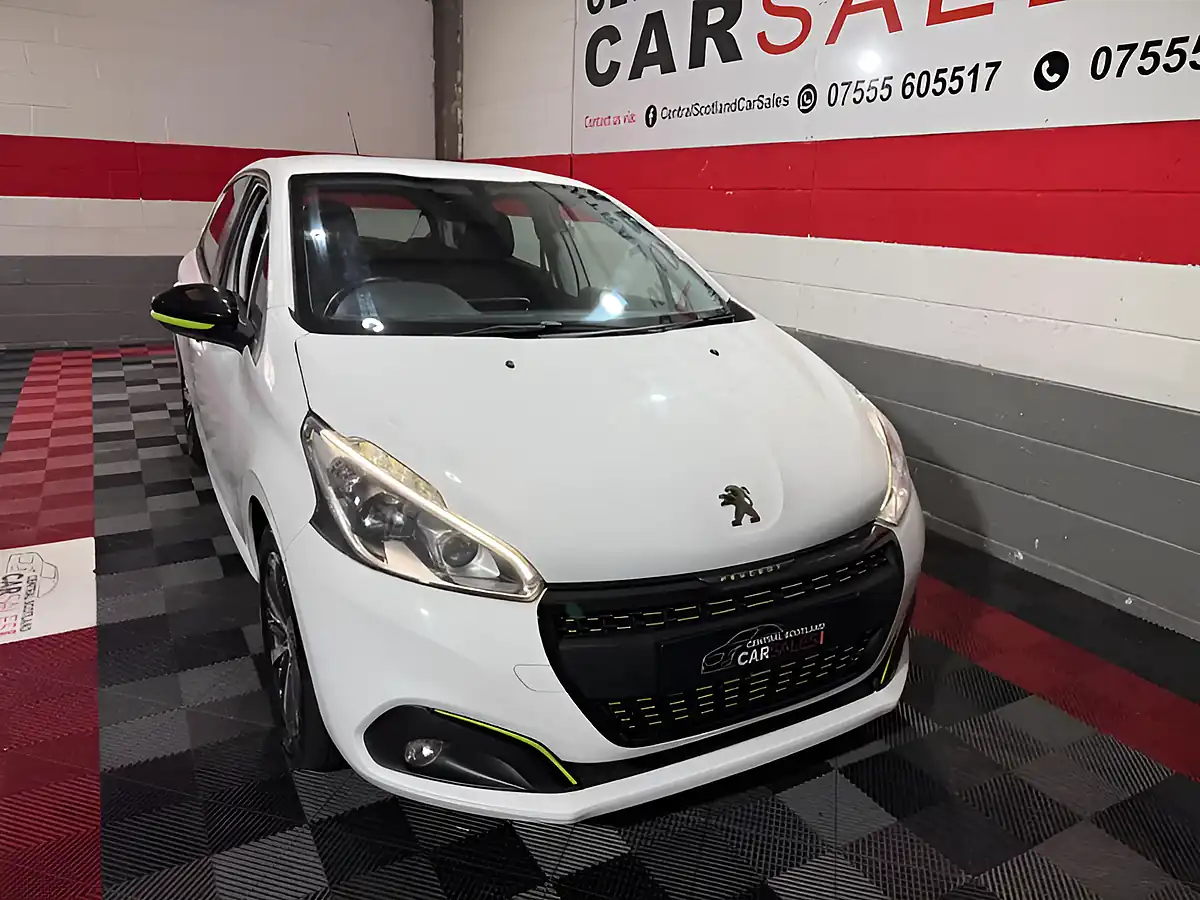 Used 2016 Peugeot 208 Active Design Lime White - Interior and Exterior details 5