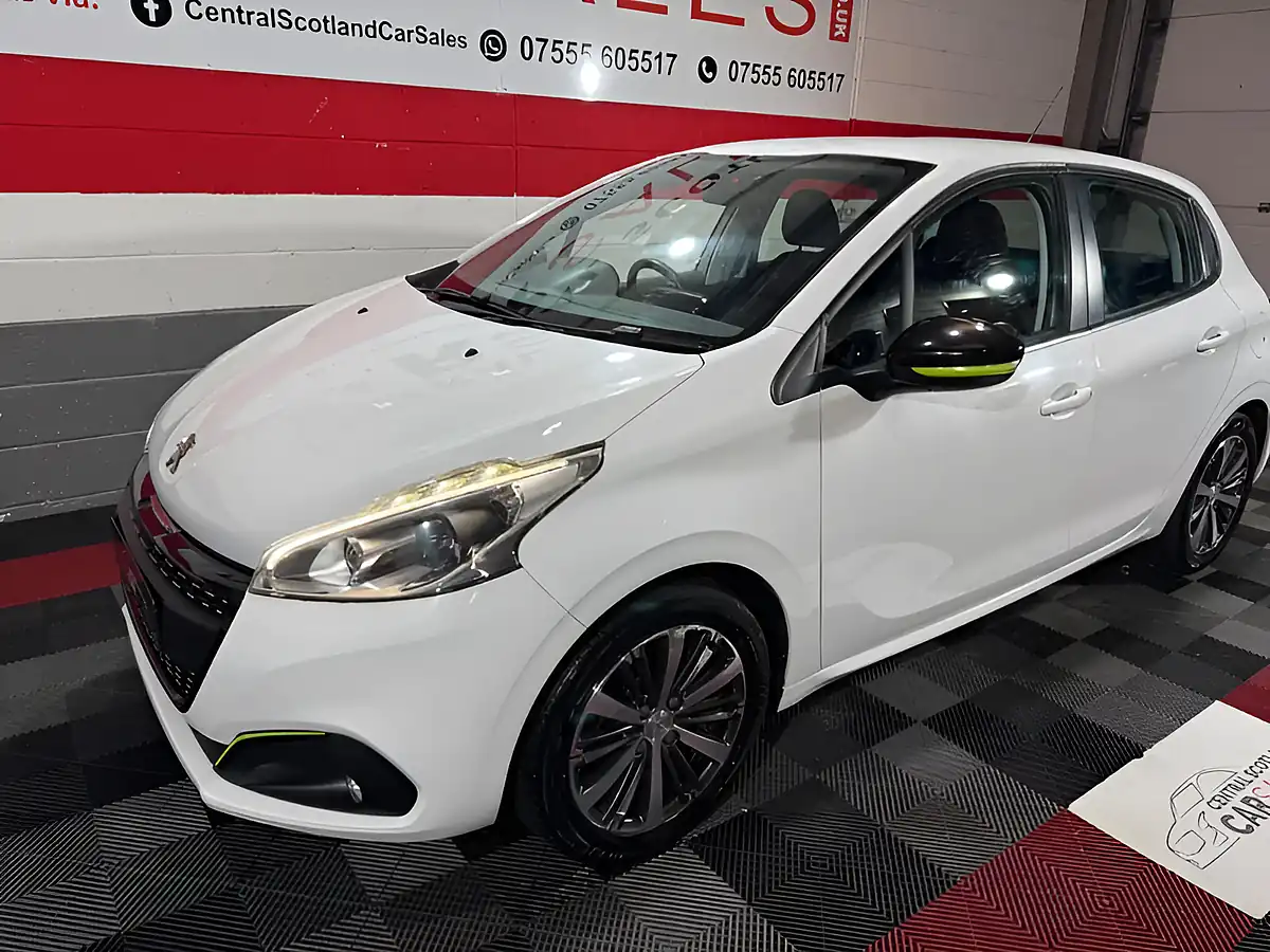 Used 2016 Peugeot 208 Active Design Lime White - Interior and Exterior details 6