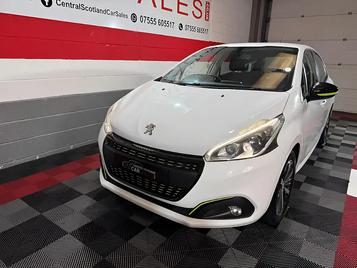 Used 2016 Peugeot 208 Active Design Lime White - Interior and Exterior details 7