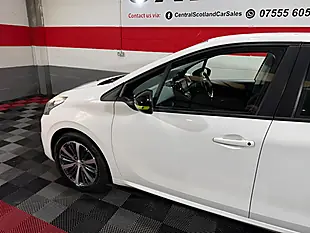 Used 2016 Peugeot 208 Active Design Lime White - Interior and Exterior details 9