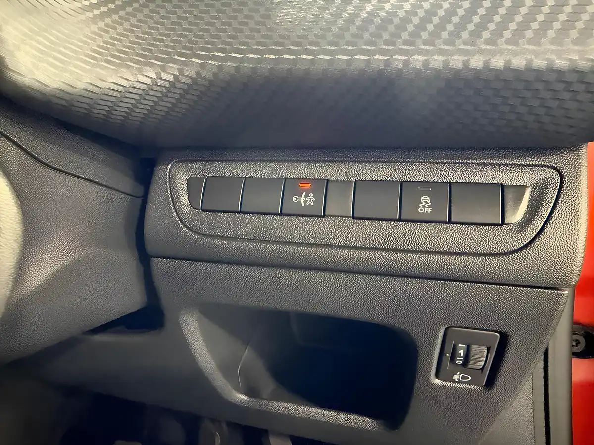 Used 2016 Peugeot 208 Active Design Menthol Orange - Interior and Exterior details 14