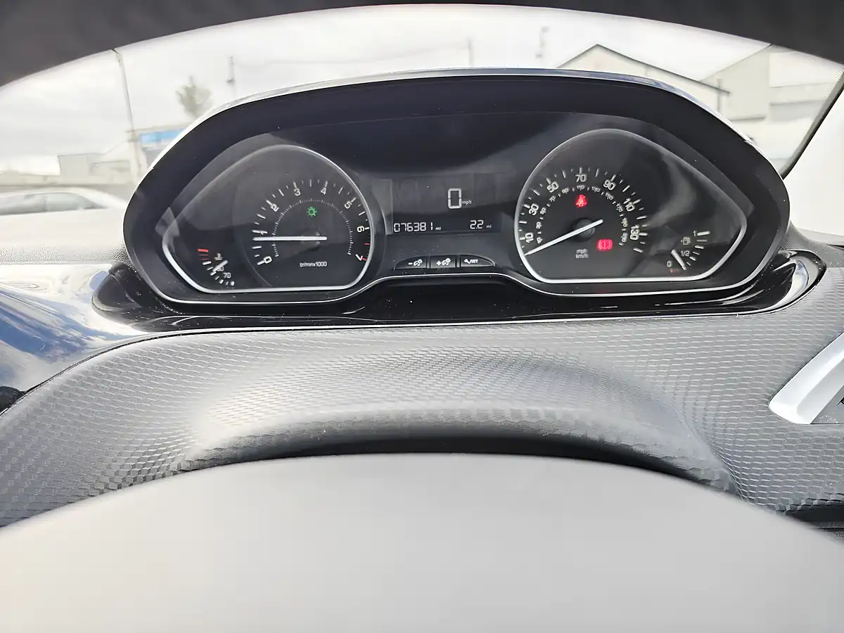 Used 2016 Peugeot 208 Active Grey - Interior and Exterior details 12