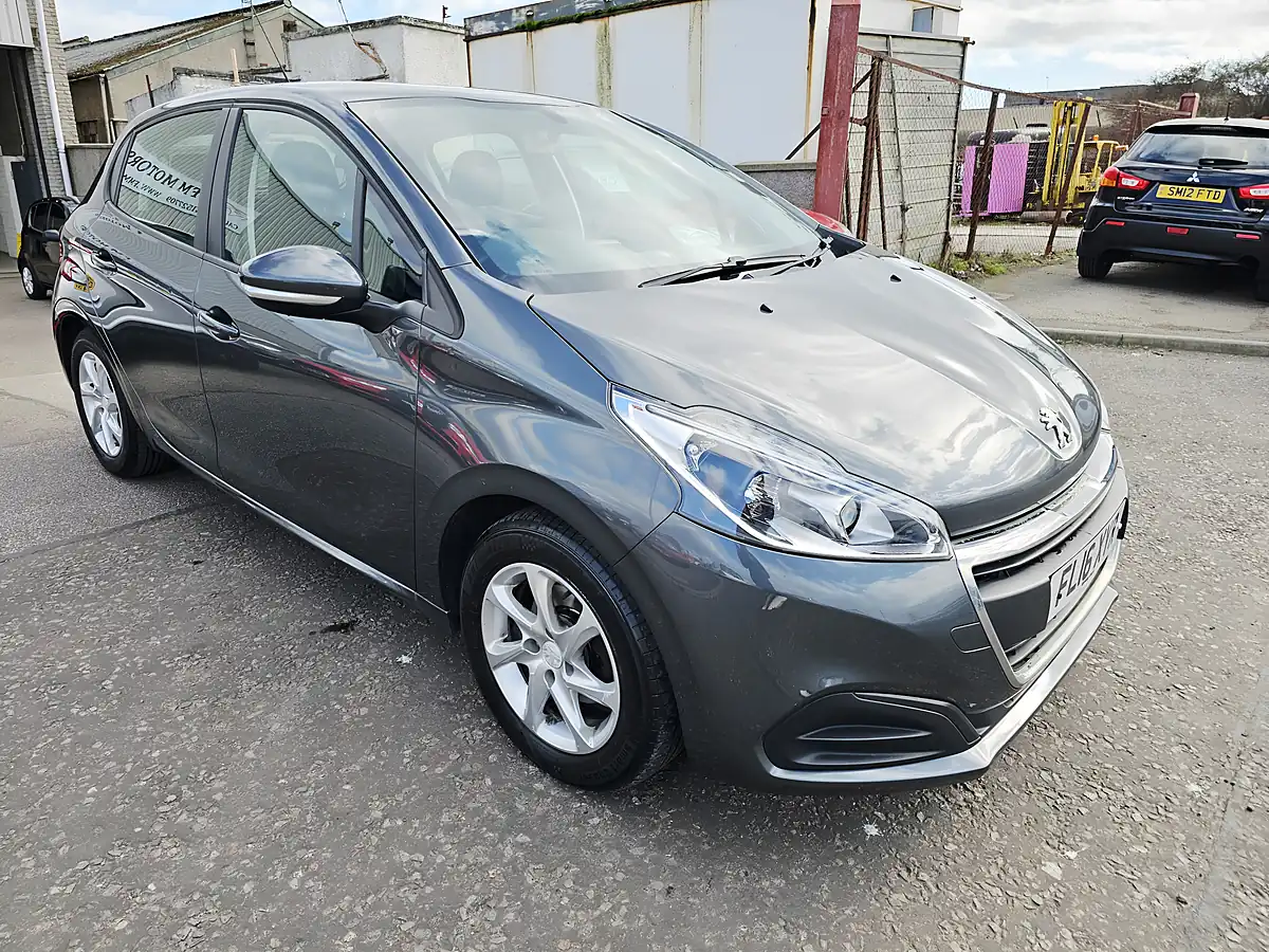 Used 2016 Peugeot 208 Active Grey - Interior and Exterior details 6