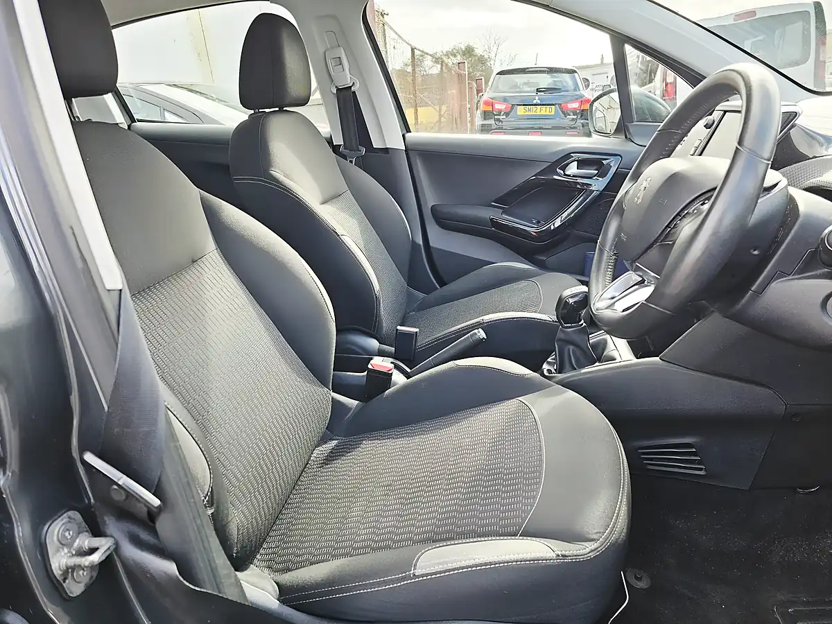 Used 2016 Peugeot 208 Active Grey - Interior and Exterior details 9