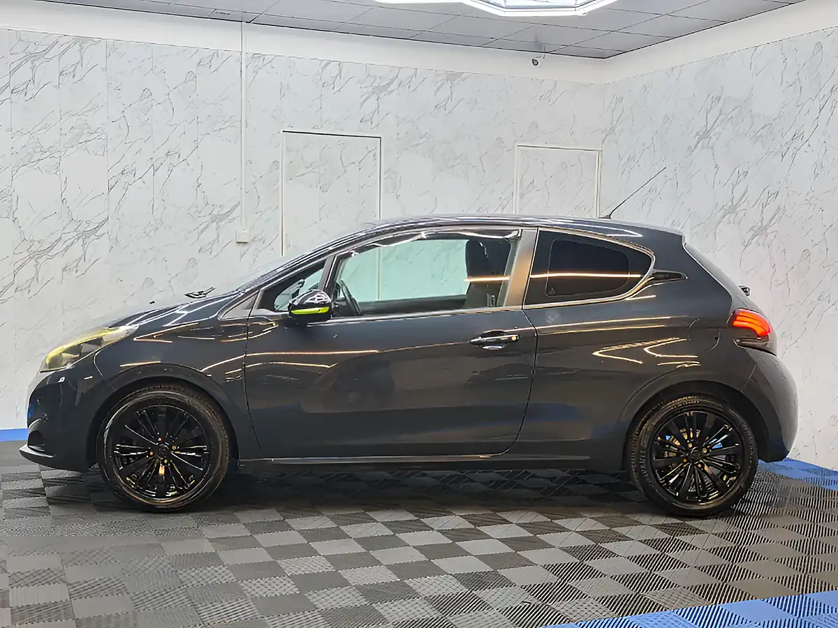 Used 2016 Peugeot 208 Active Grey - Interior and Exterior details 10