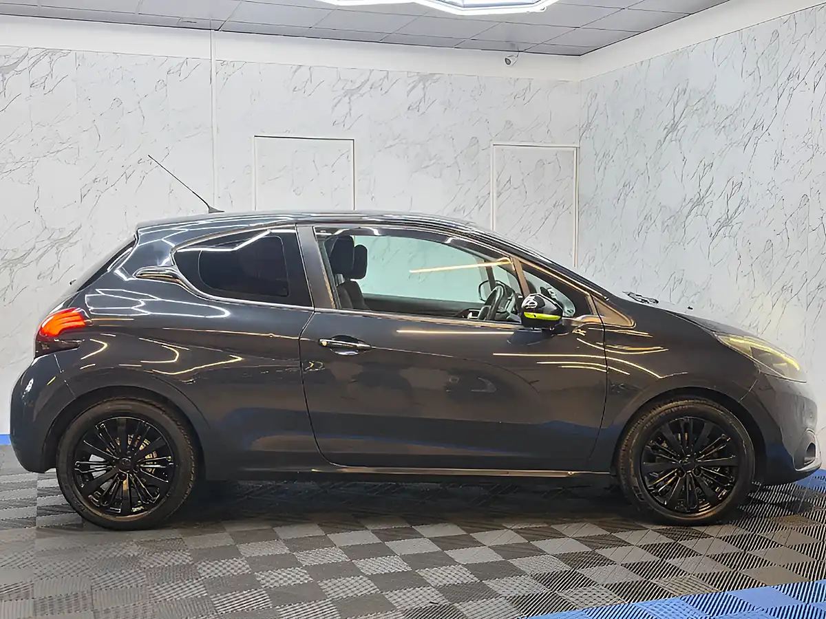 Used 2016 Peugeot 208 Active Grey - Interior and Exterior details 8