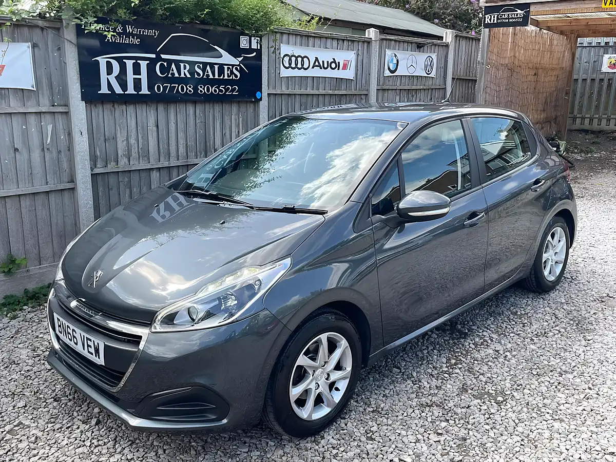 Used 2016 Peugeot 208 Active Grey - Front View