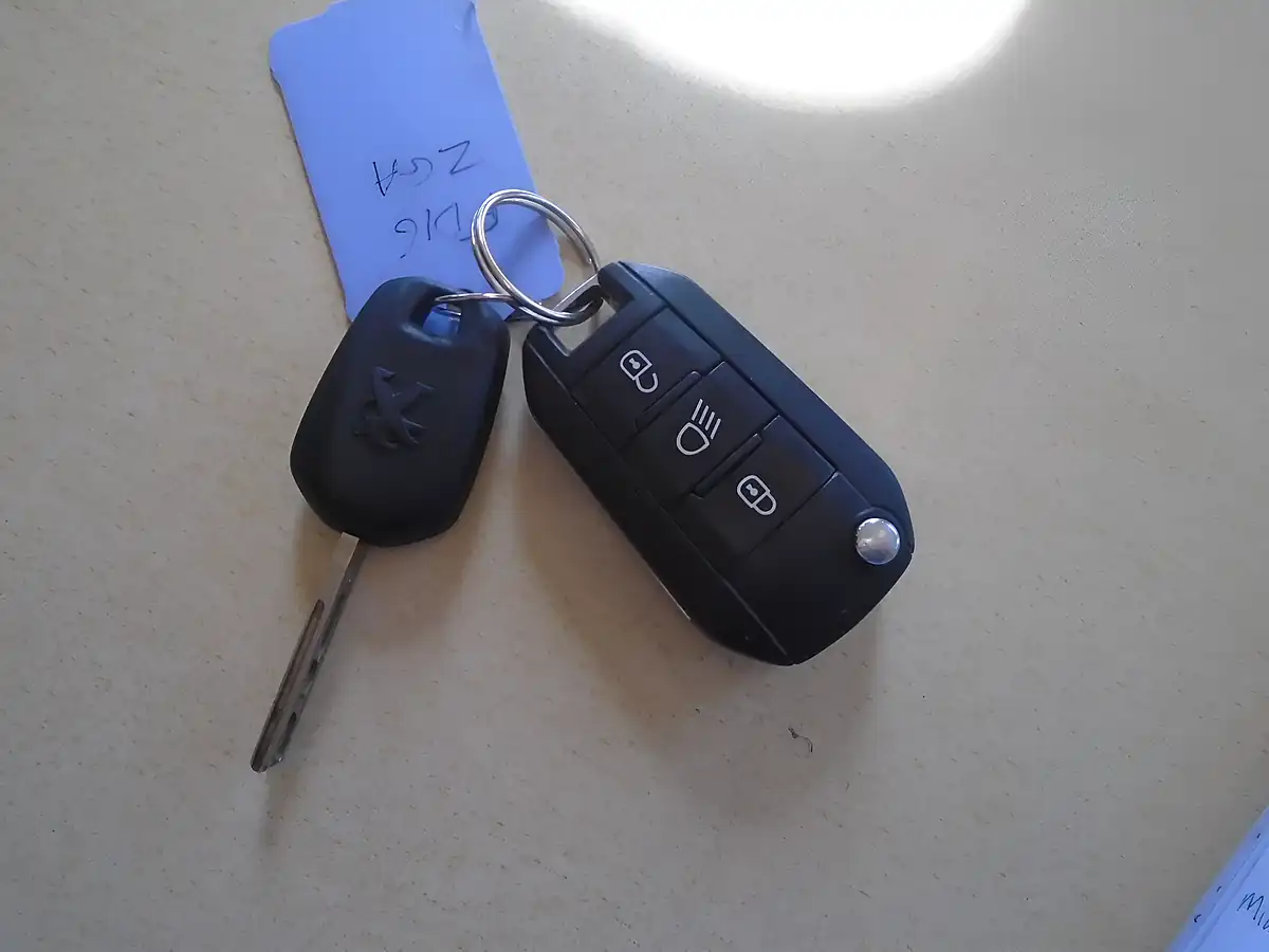 Used 2016 Peugeot 208 Active Red - Interior and Exterior details 20