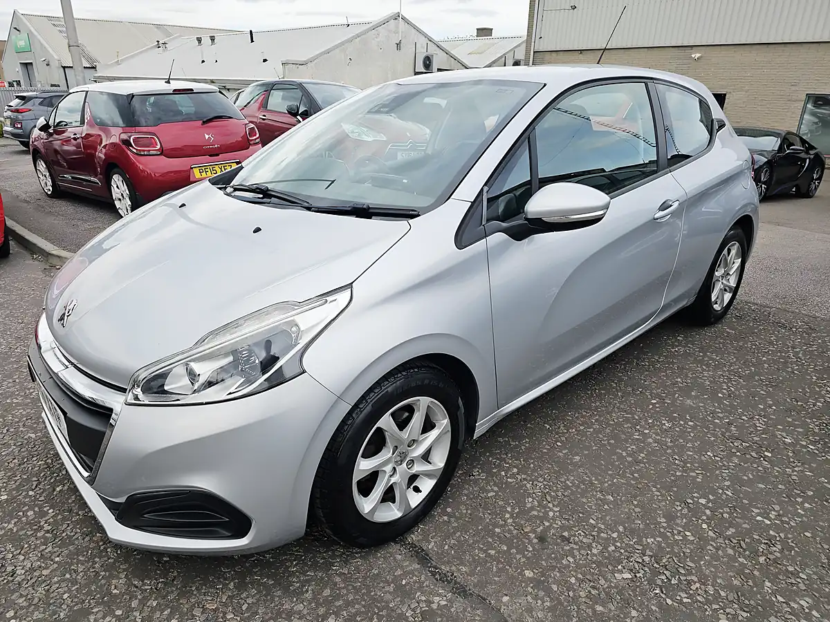 Used 2016 Peugeot 208 Active Silver - Front View
