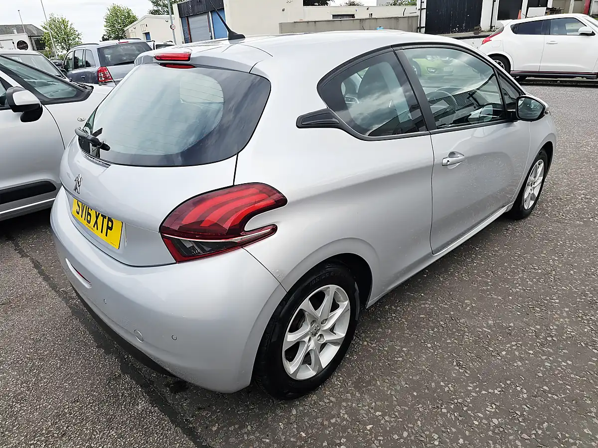 Used 2016 Peugeot 208 Active Silver - Interior and Exterior details 4