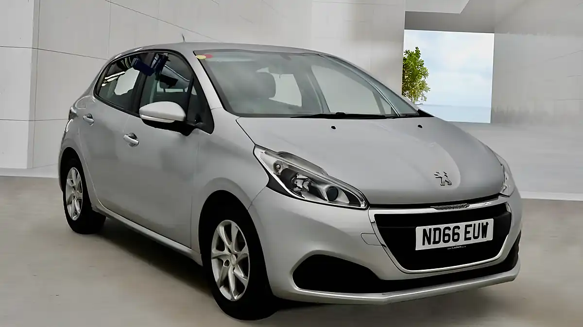 Used 2016 Peugeot 208 Active Silver - Front View