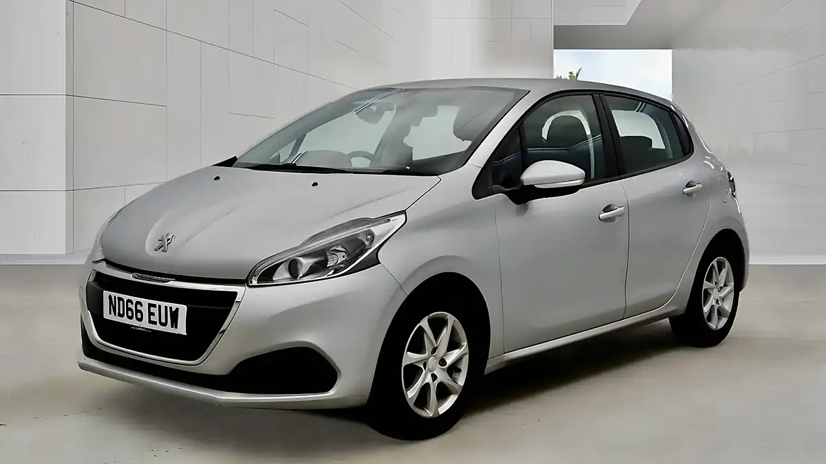 Used 2016 Peugeot 208 Active Silver - Interior and Exterior details 3