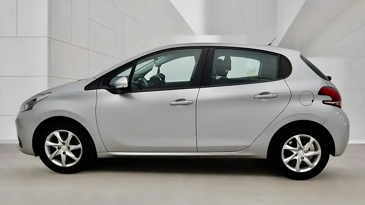 Used 2016 Peugeot 208 Active Silver - Interior and Exterior details 4