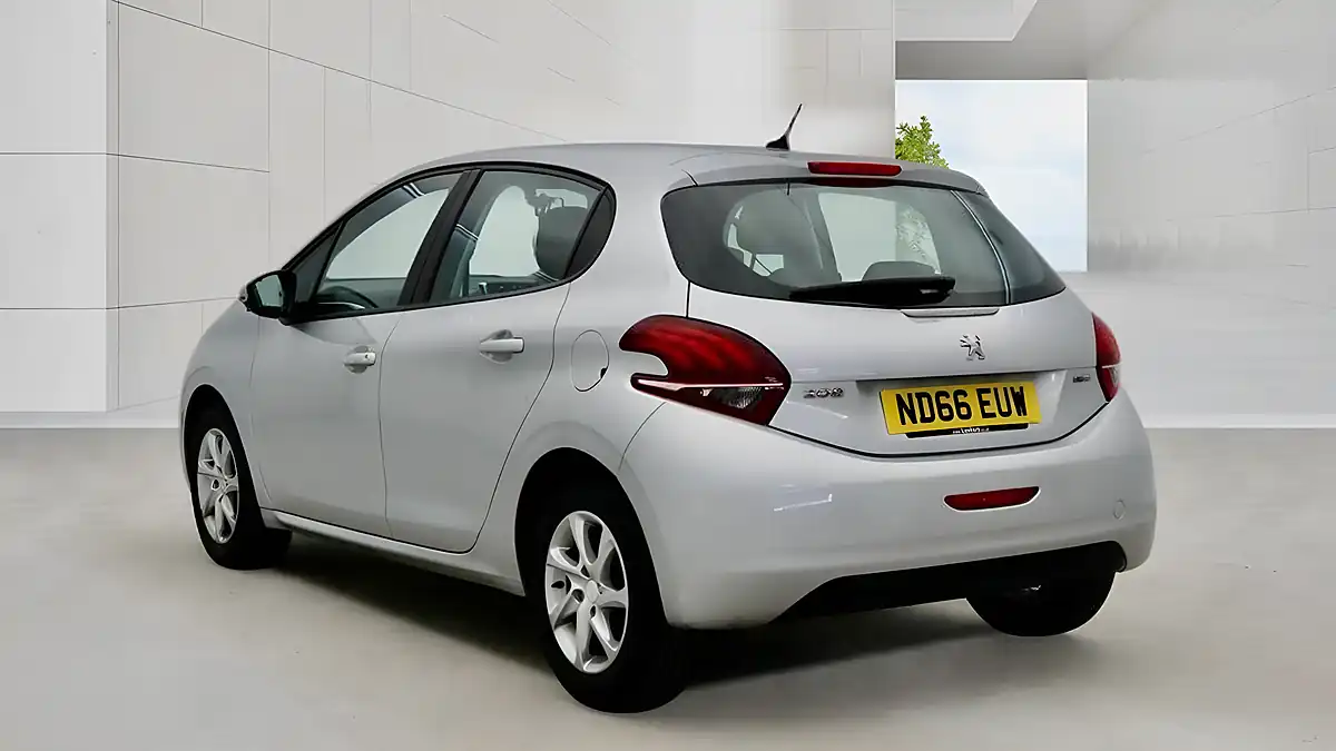 Used 2016 Peugeot 208 Active Silver - Interior and Exterior details 5