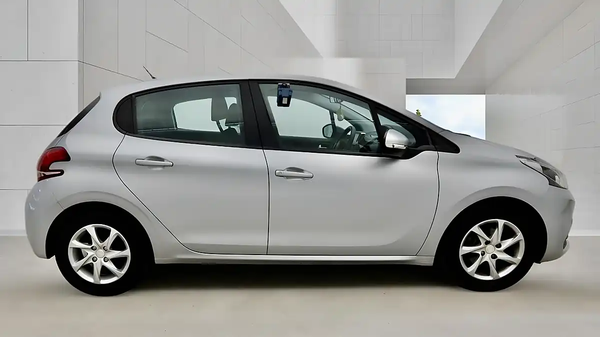 Used 2016 Peugeot 208 Active Silver - Interior and Exterior details 9