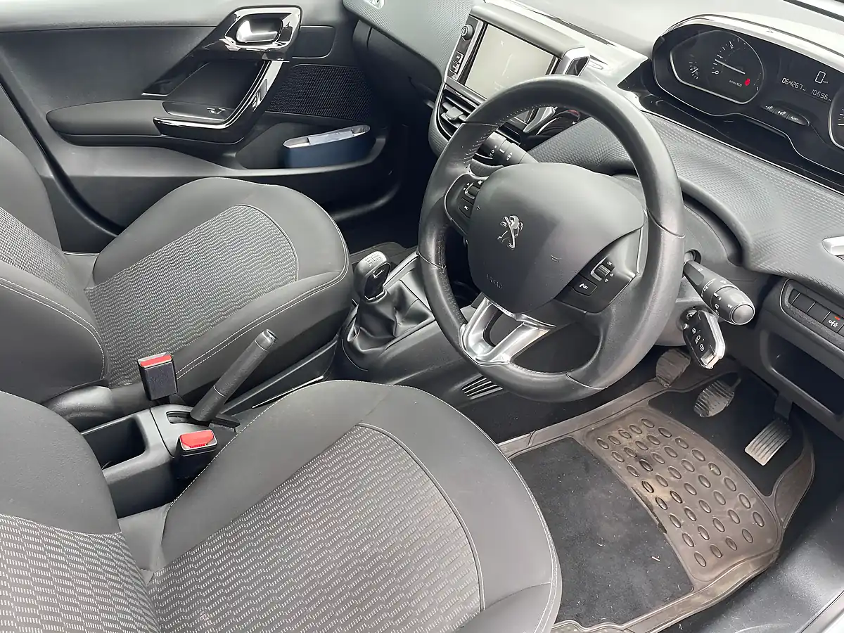 Used 2016 Peugeot 208 Active Silver - Interior and Exterior details 11