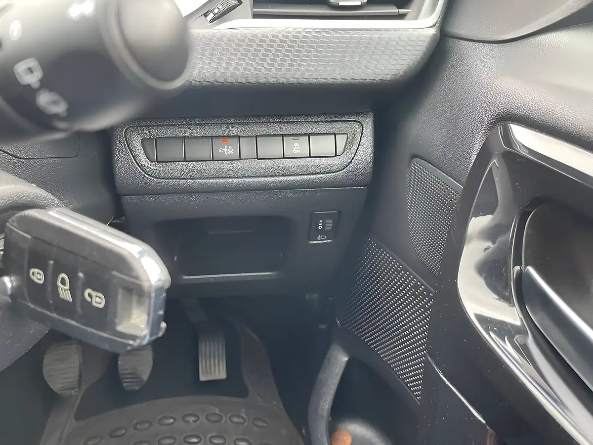 Used 2016 Peugeot 208 Active Silver - Interior and Exterior details 19