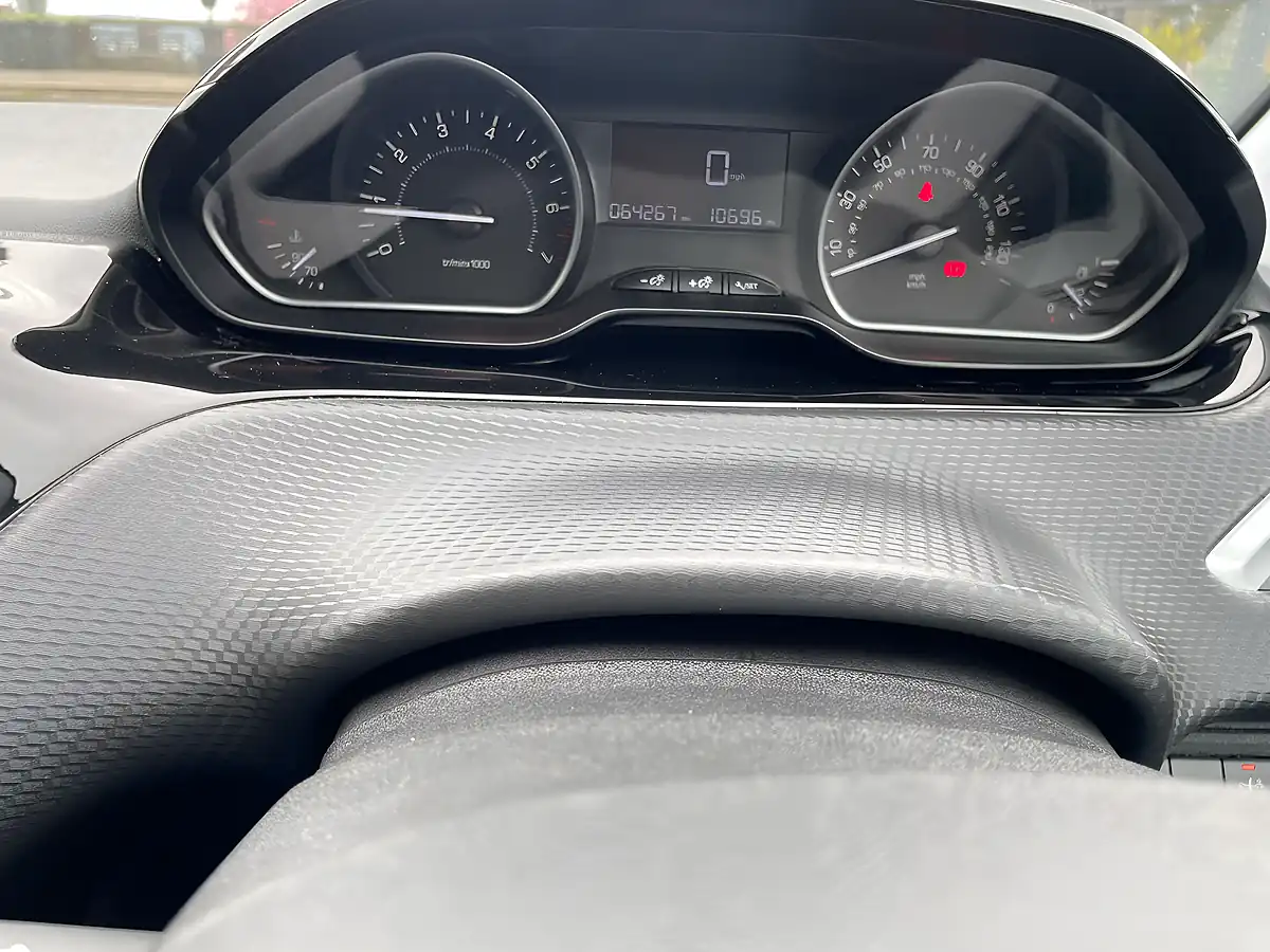 Used 2016 Peugeot 208 Active Silver - Interior and Exterior details 20