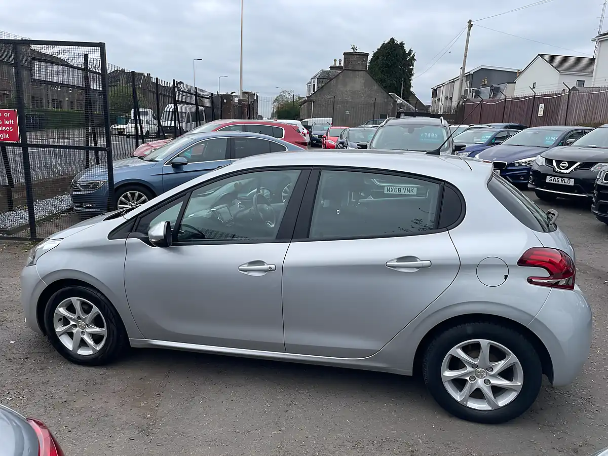 Used 2016 Peugeot 208 Active Silver - Interior and Exterior details 5