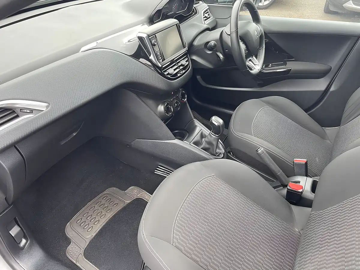 Used 2016 Peugeot 208 Active Silver - Interior and Exterior details 7