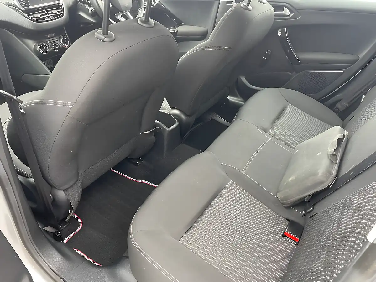 Used 2016 Peugeot 208 Active Silver - Interior and Exterior details 8