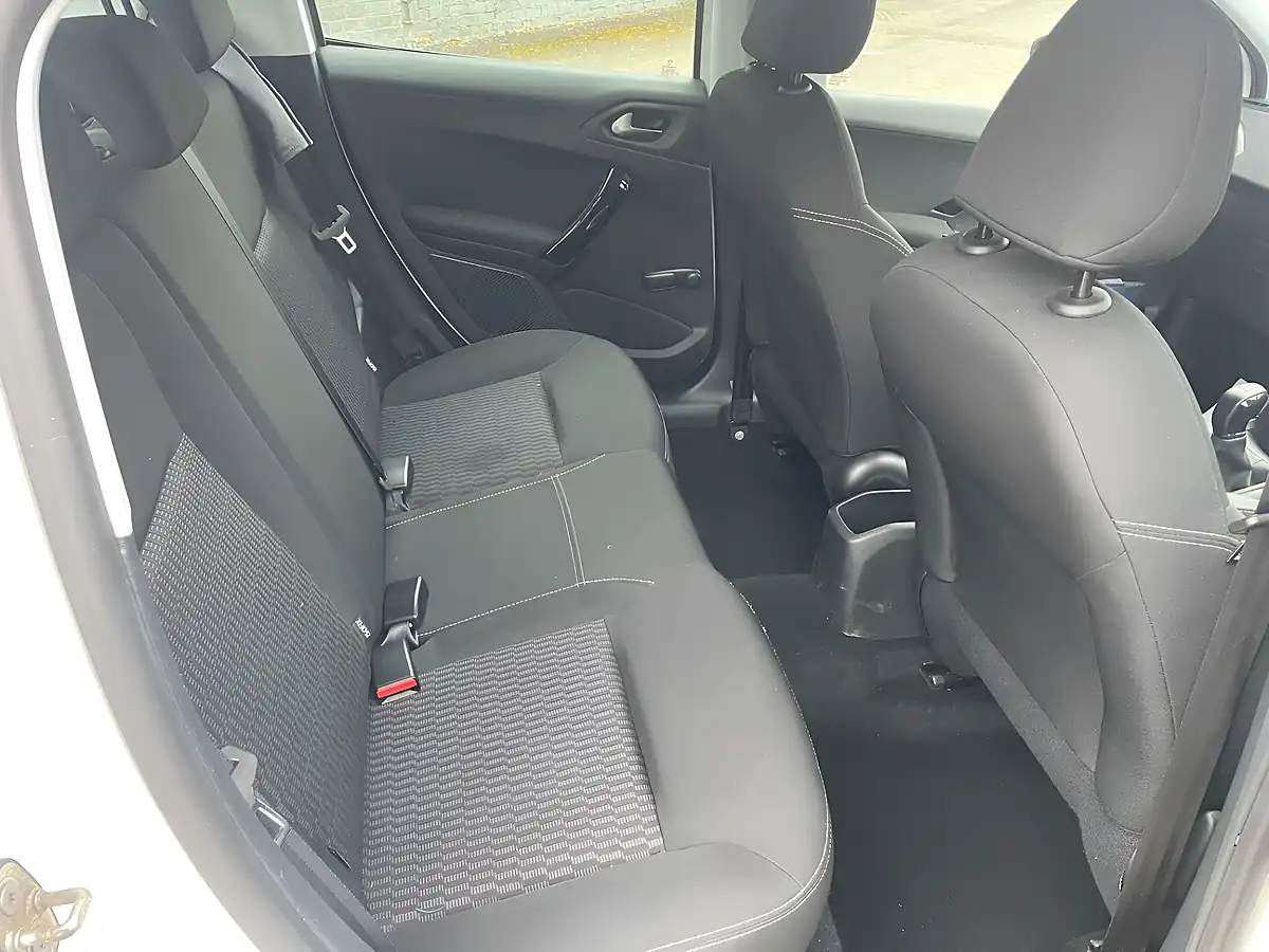 Used 2016 Peugeot 208 Active White - Interior and Exterior details 10