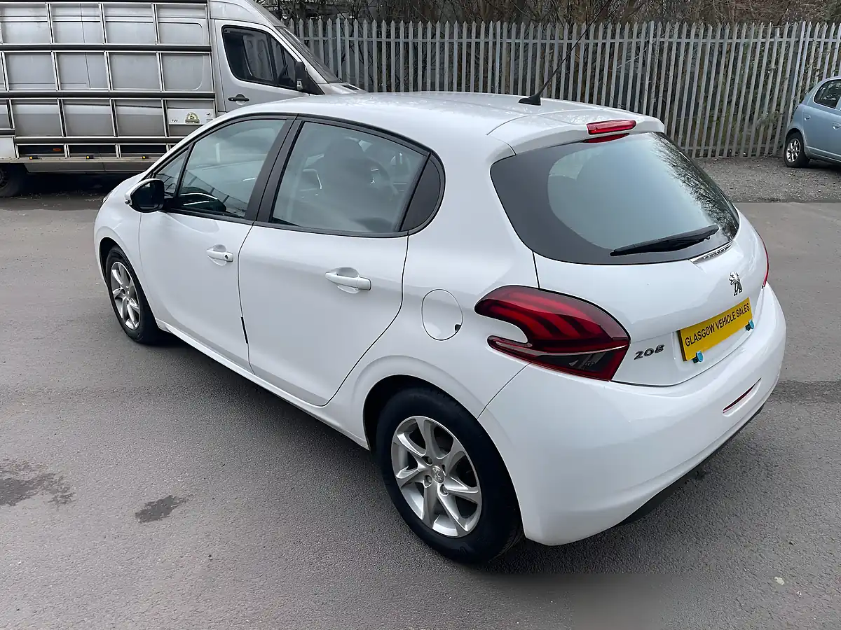 Used 2016 Peugeot 208 Active White - Interior and Exterior details 3