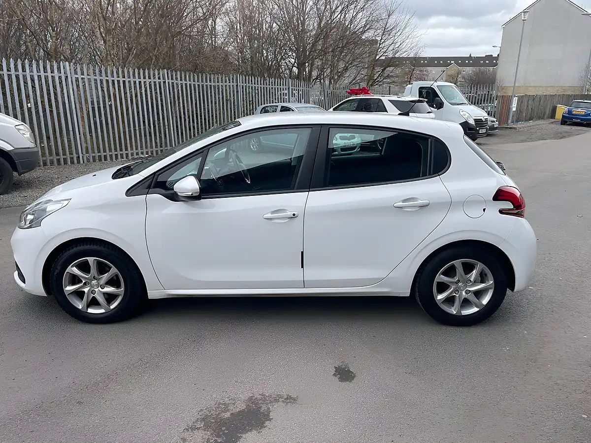 Used 2016 Peugeot 208 Active White - Interior and Exterior details 6