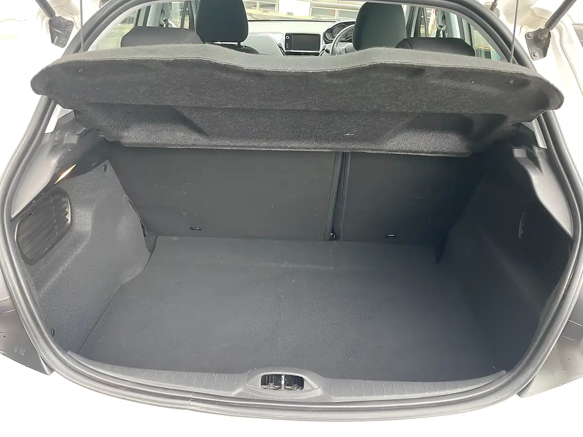 Used 2016 Peugeot 208 Active White - Interior and Exterior details 8