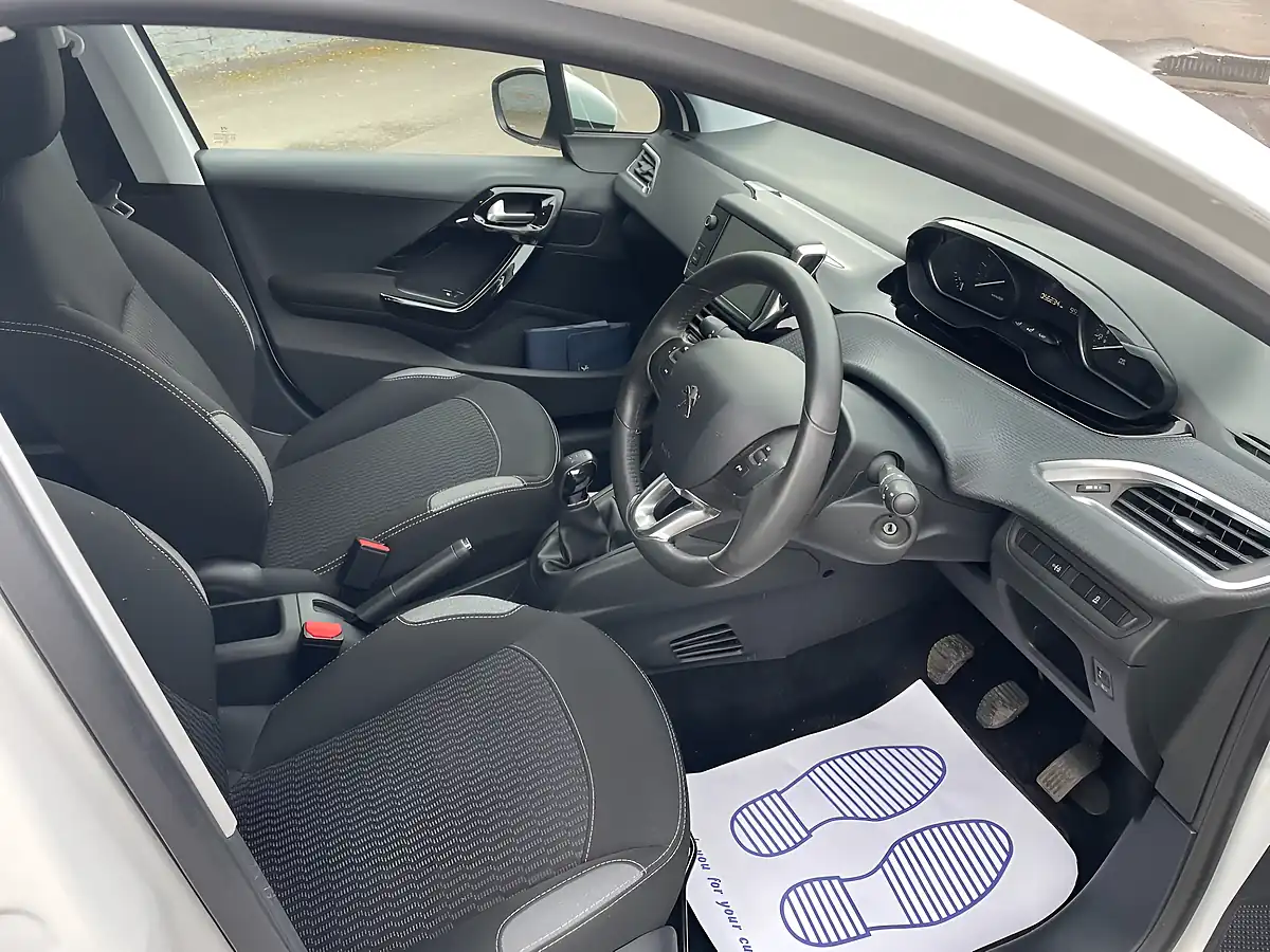 Used 2016 Peugeot 208 Active White - Interior and Exterior details 9
