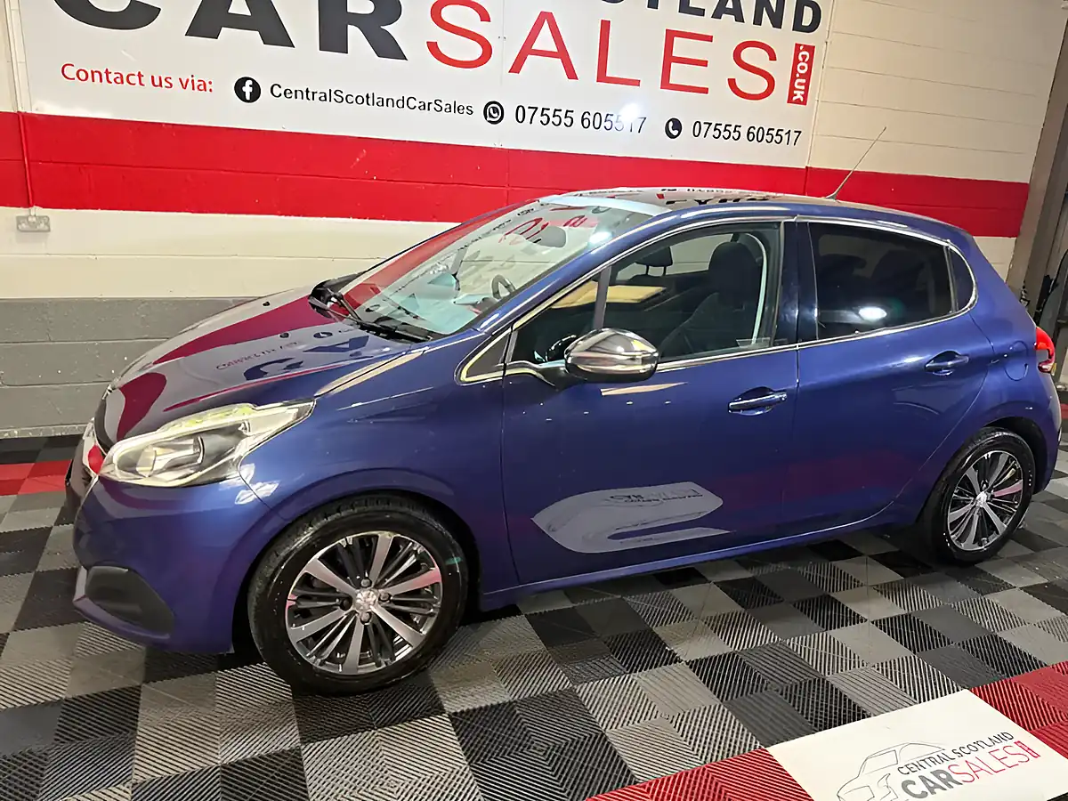 Used 2016 Peugeot 208 Allure Blue - Interior and Exterior details 4
