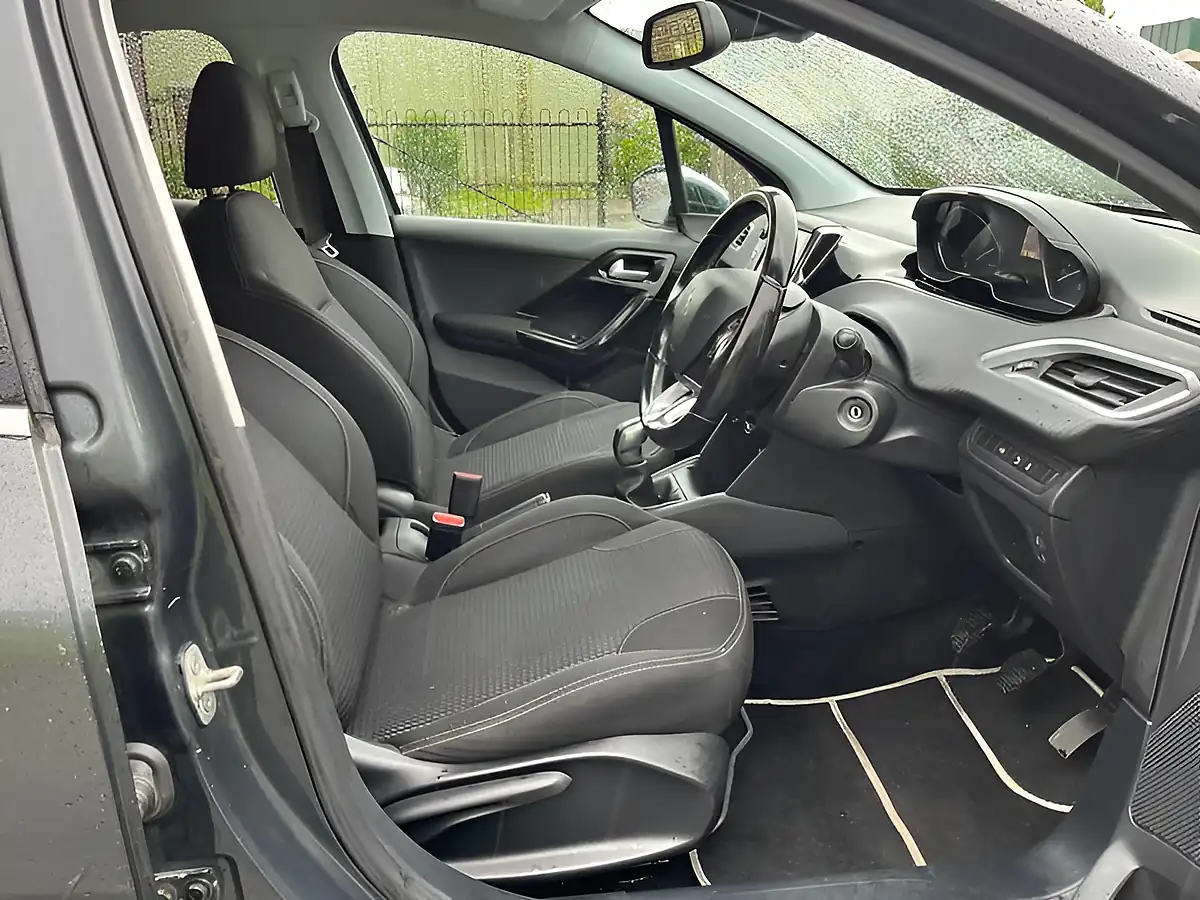 Used 2016 Peugeot 208 Allure Grey - Interior and Exterior details 12