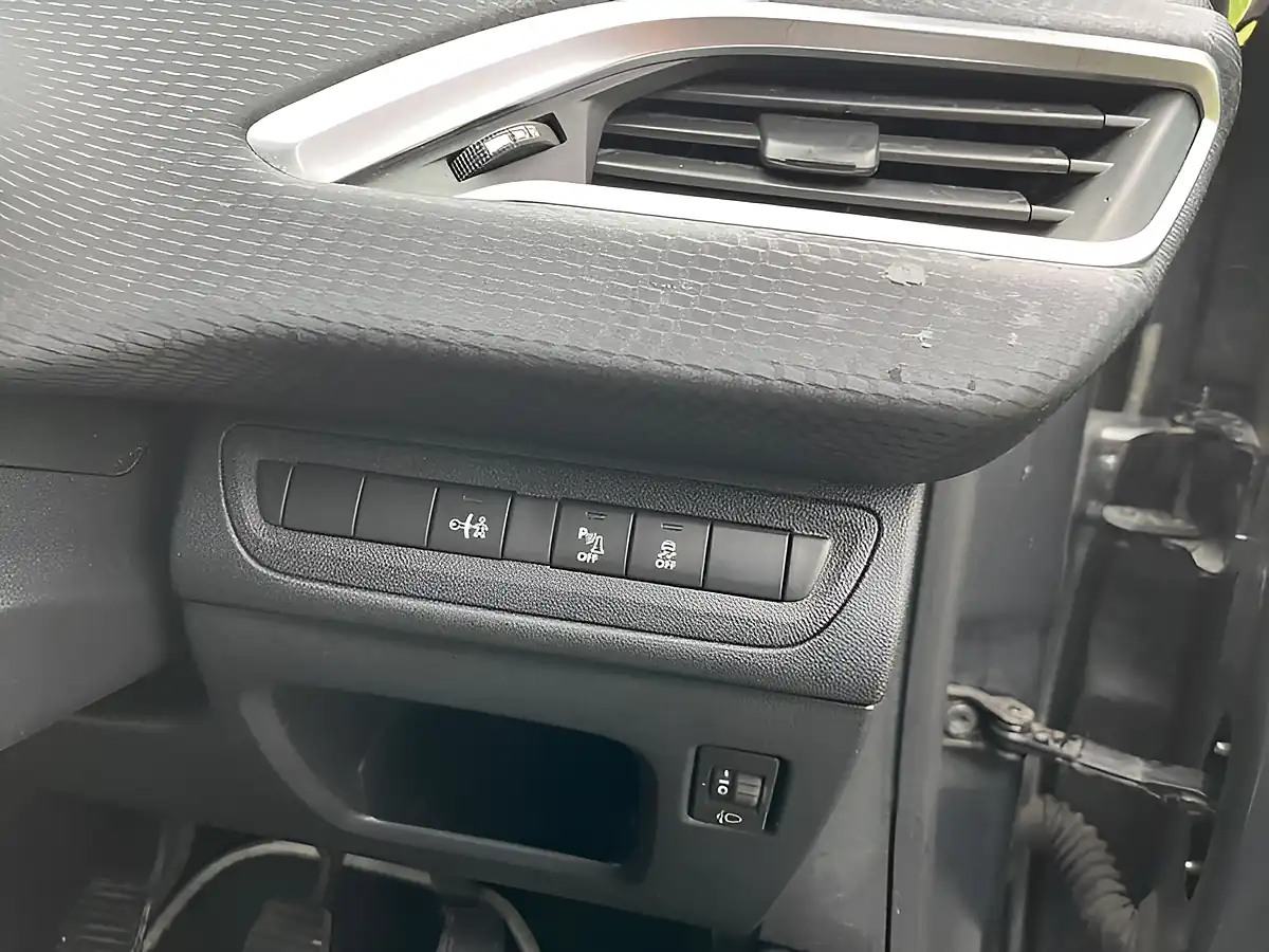 Used 2016 Peugeot 208 Allure Grey - Interior and Exterior details 18