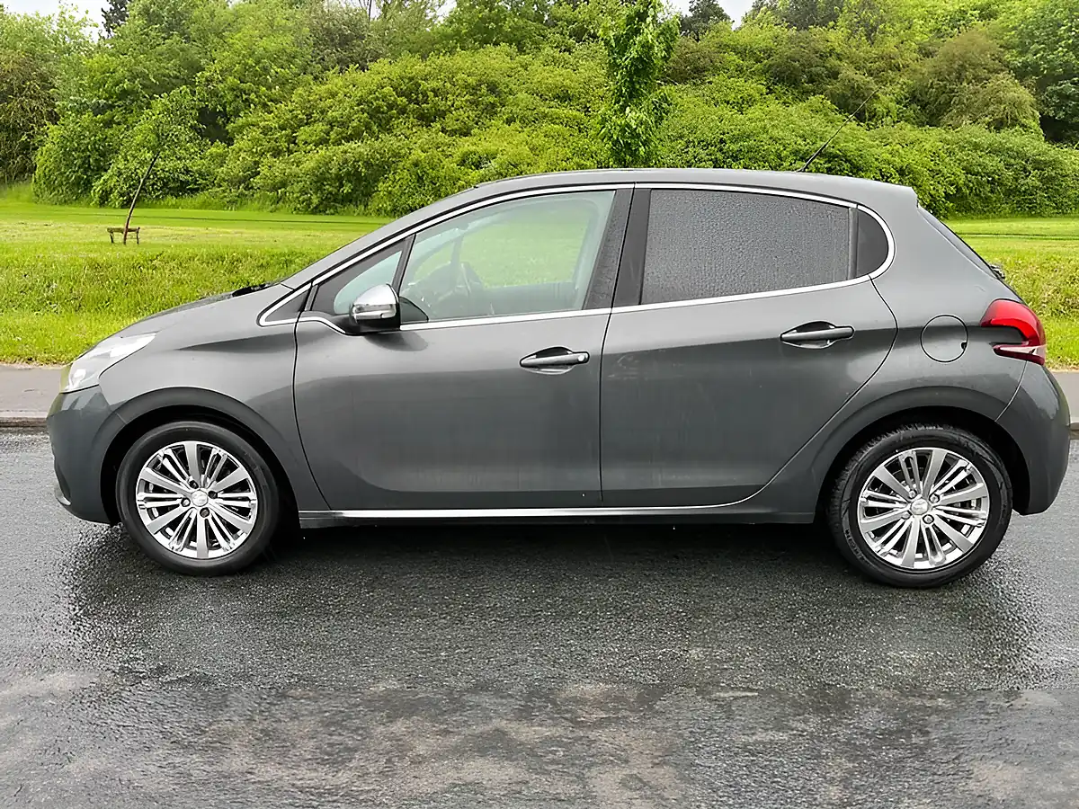 Used 2016 Peugeot 208 Allure Grey - Interior and Exterior details 4