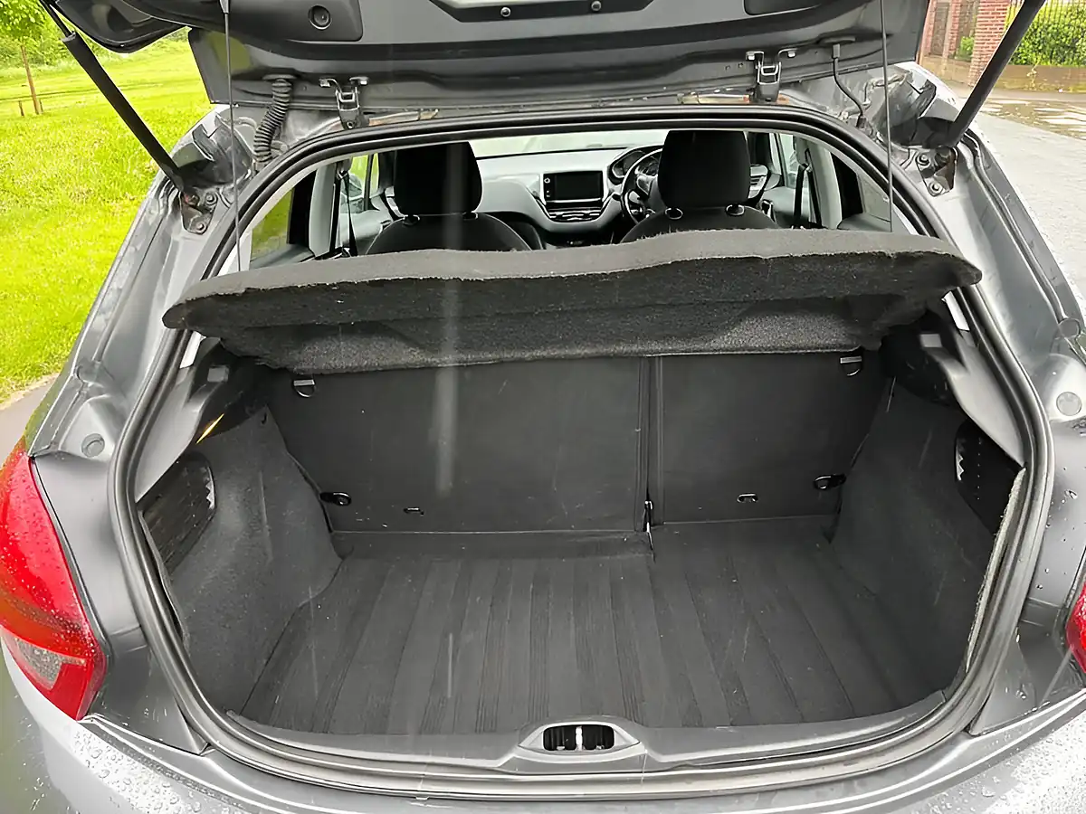Used 2016 Peugeot 208 Allure Grey - Interior and Exterior details 9
