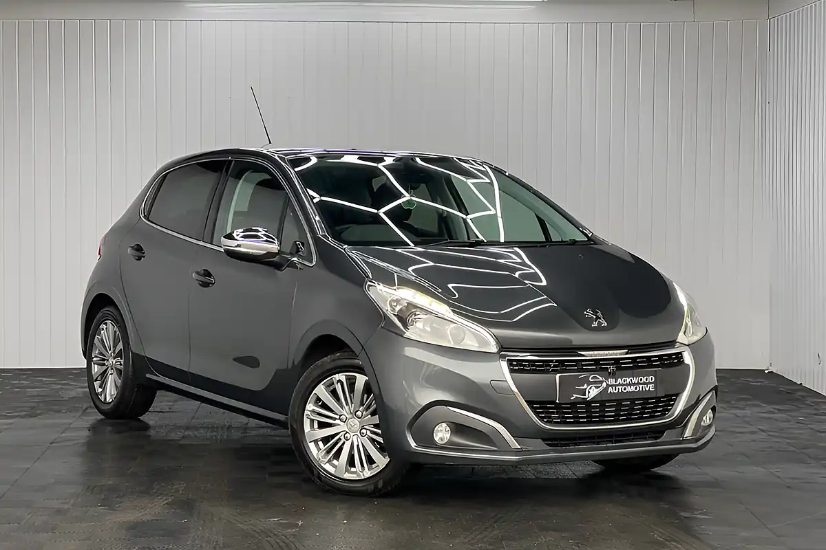 Used 2016 Peugeot 208 Allure Grey - Front View