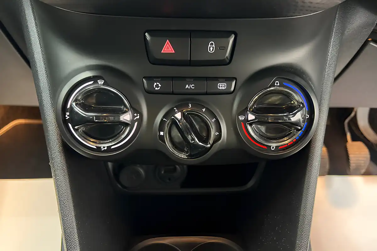 Used 2016 Peugeot 208 Allure Grey - Interior and Exterior details 18