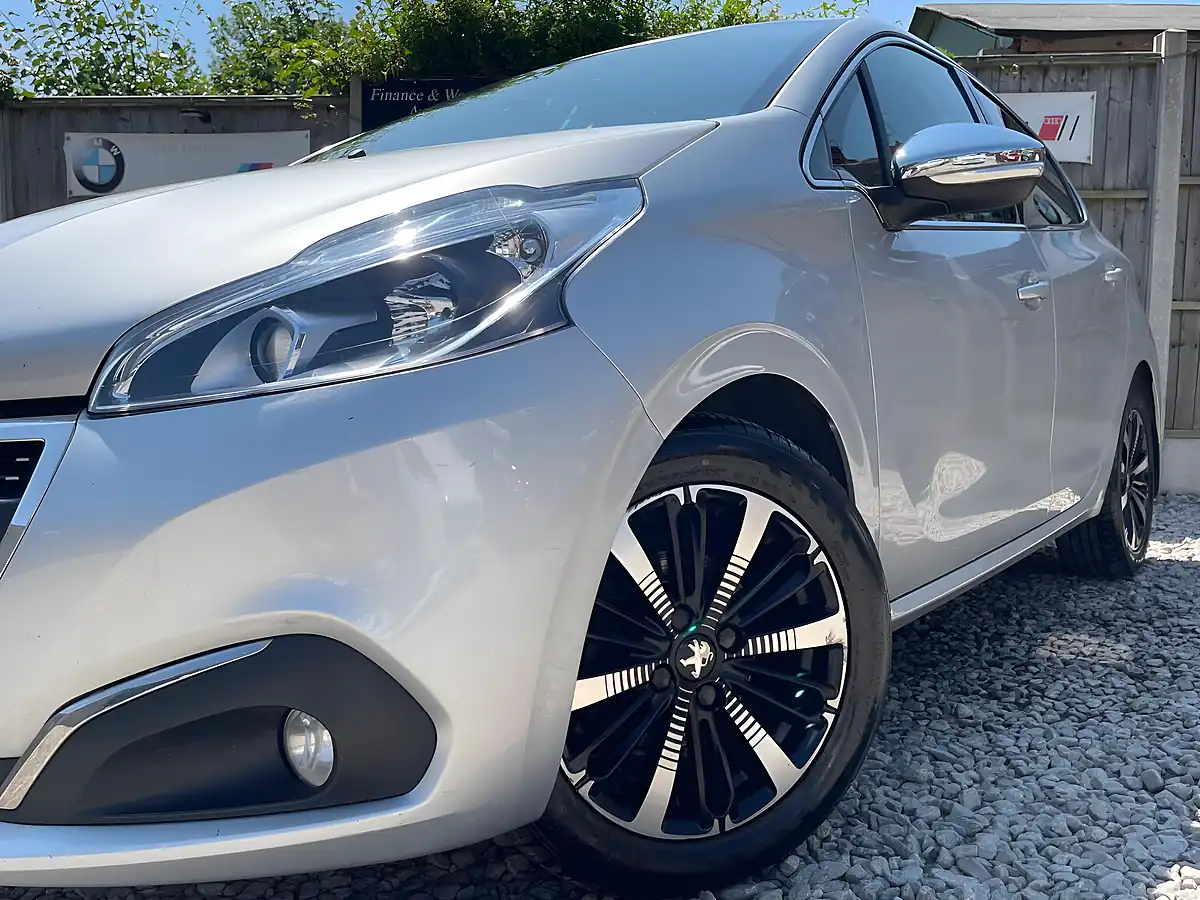 Used 2016 Peugeot 208 Allure Premium Silver - Interior and Exterior details 15