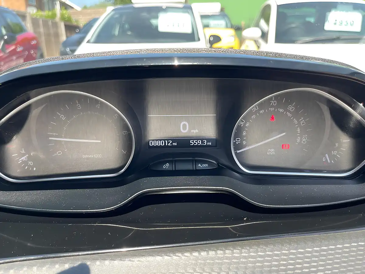 Used 2016 Peugeot 208 Allure Premium Silver - Interior and Exterior details 17