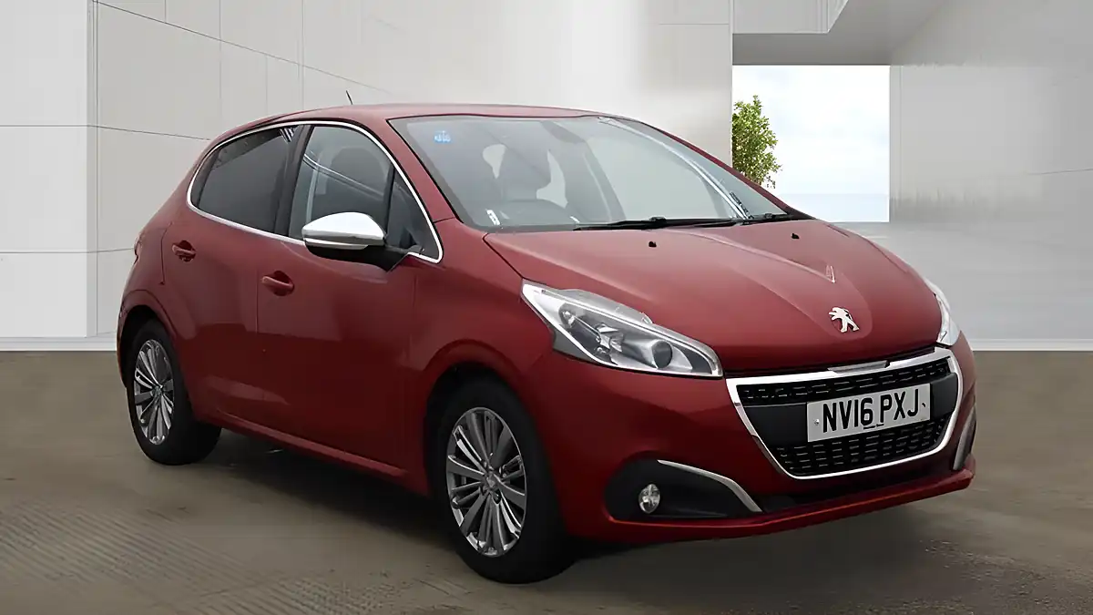 Used 2016 Peugeot 208 Allure Red - Front View