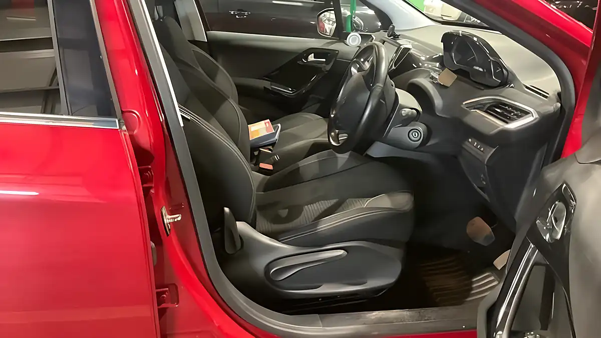 Used 2016 Peugeot 208 Allure Red - Interior and Exterior details 10