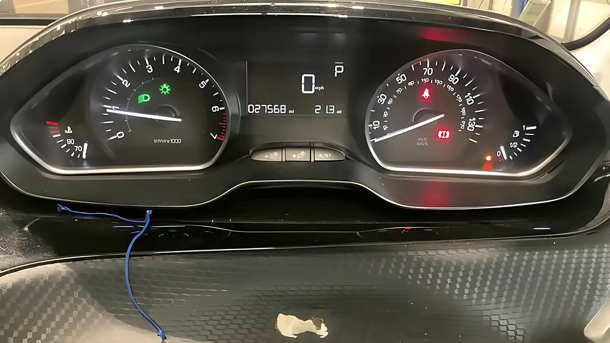 Used 2016 Peugeot 208 Allure Red - Interior and Exterior details 11