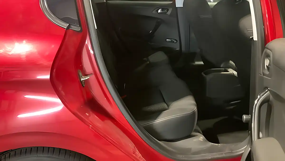 Used 2016 Peugeot 208 Allure Red - Interior and Exterior details 13