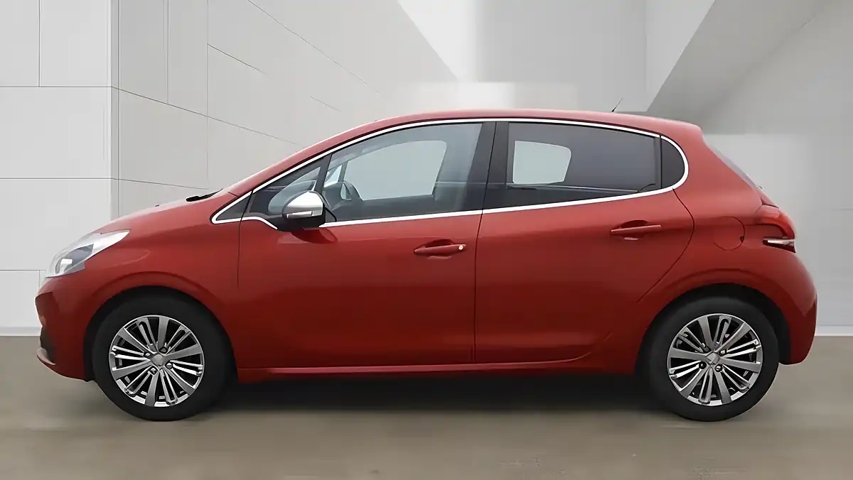 Used 2016 Peugeot 208 Allure Red - Interior and Exterior details 4