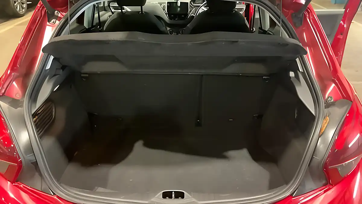 Used 2016 Peugeot 208 Allure Red - Interior and Exterior details 7