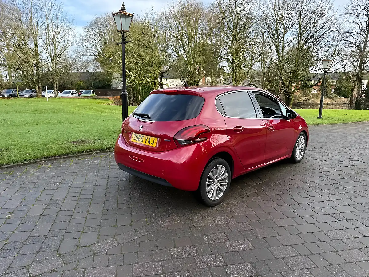 Used 2016 Peugeot 208 Allure Red - Interior and Exterior details 4