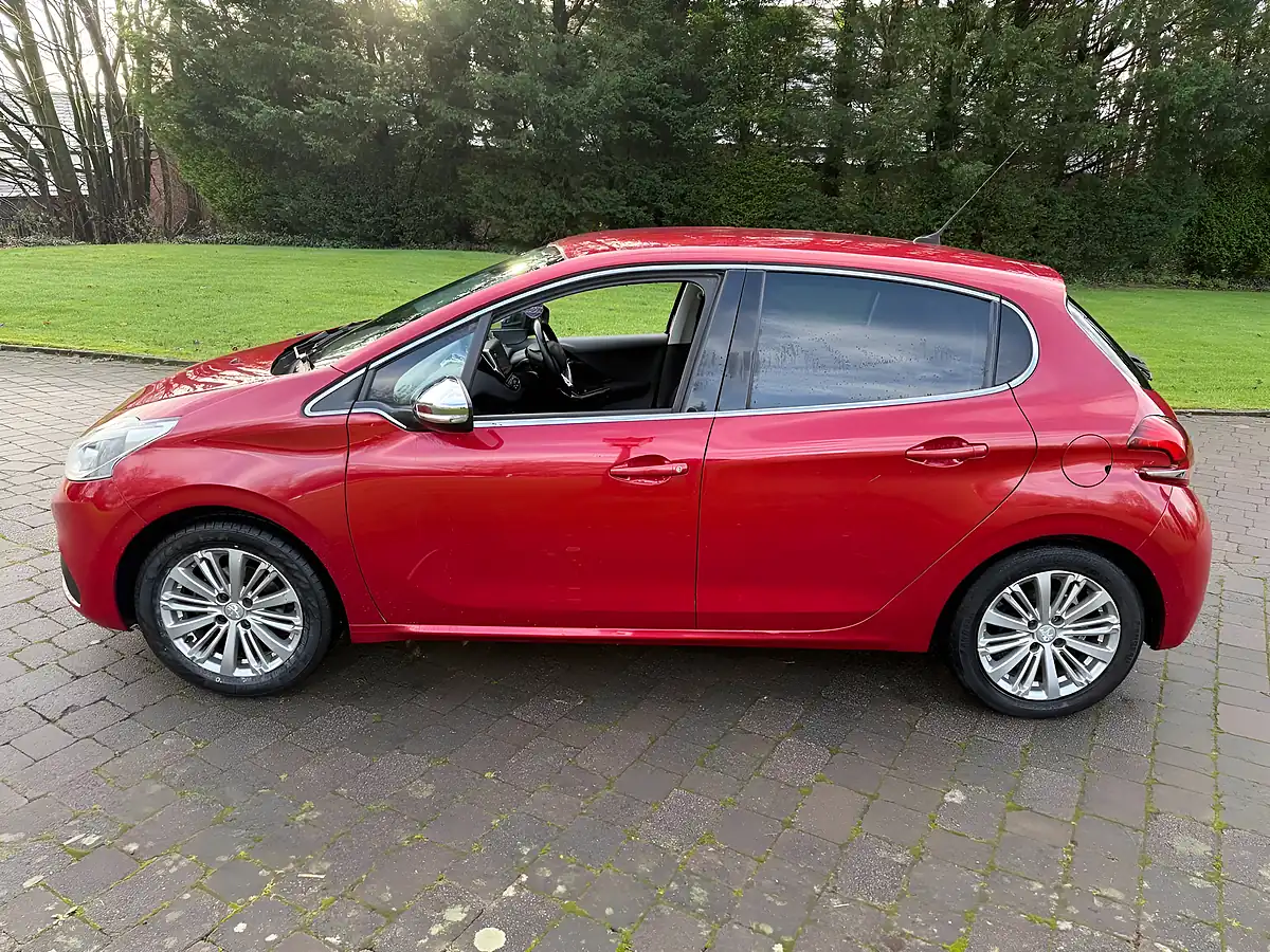 Used 2016 Peugeot 208 Allure Red - Interior and Exterior details 7