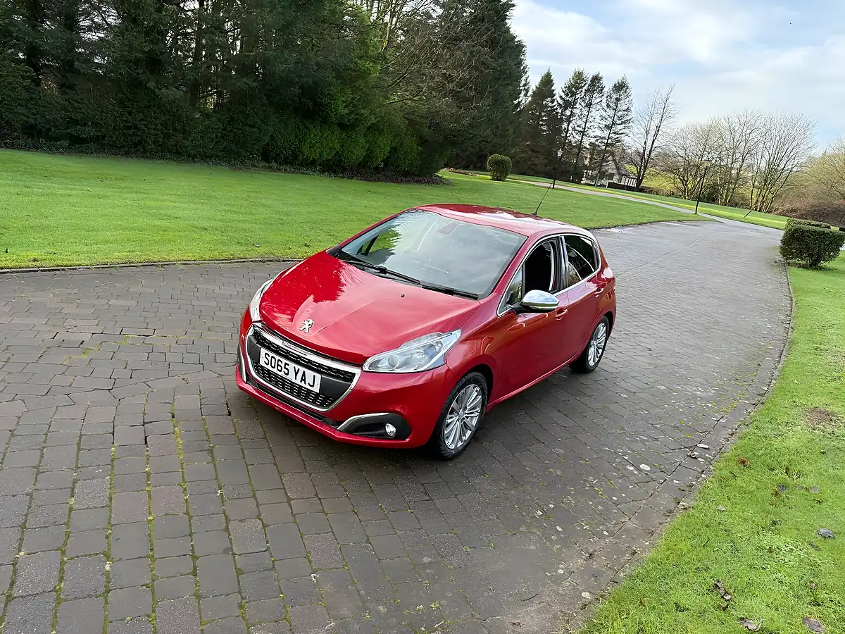 Used 2016 Peugeot 208 Allure Red - Interior and Exterior details 8